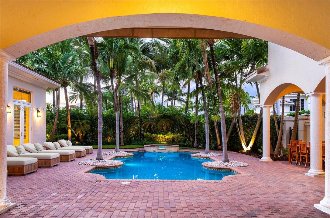 En Venta: $3,495,000 (6 camas, 6 baños, 4964 Pies cuadrados)