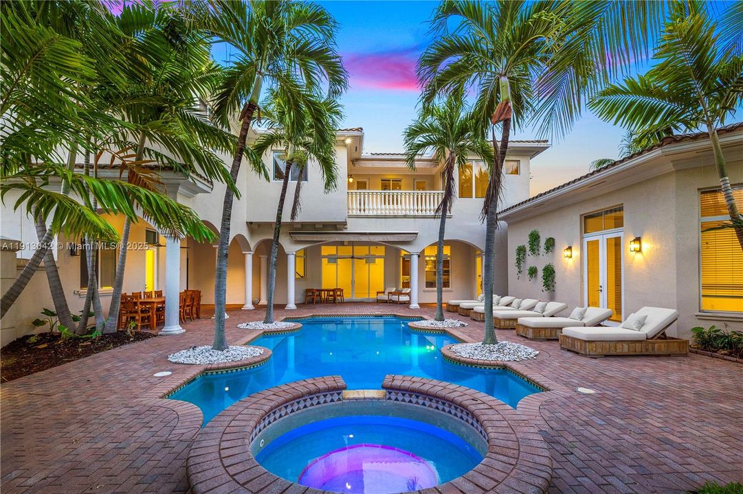 En Venta: $3,495,000 (6 camas, 6 baños, 4964 Pies cuadrados)