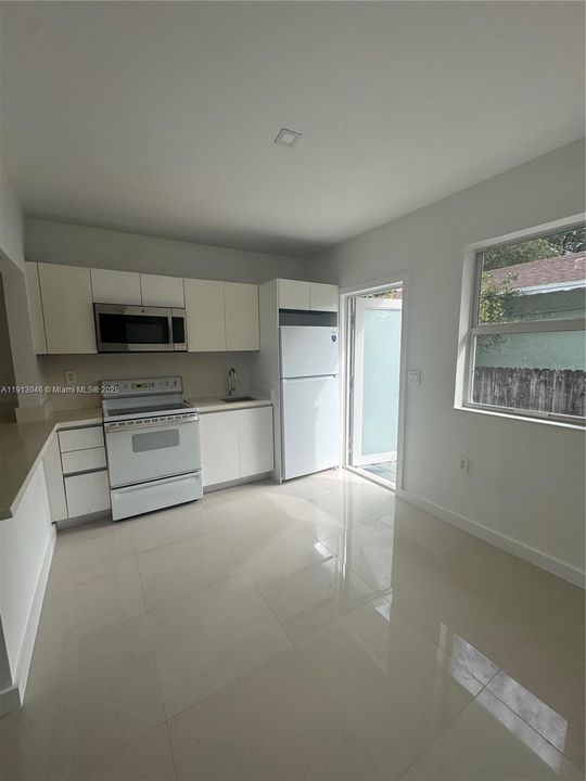 Recently Rented: $1,800 (1 beds, 1 baths, 0 Square Feet)