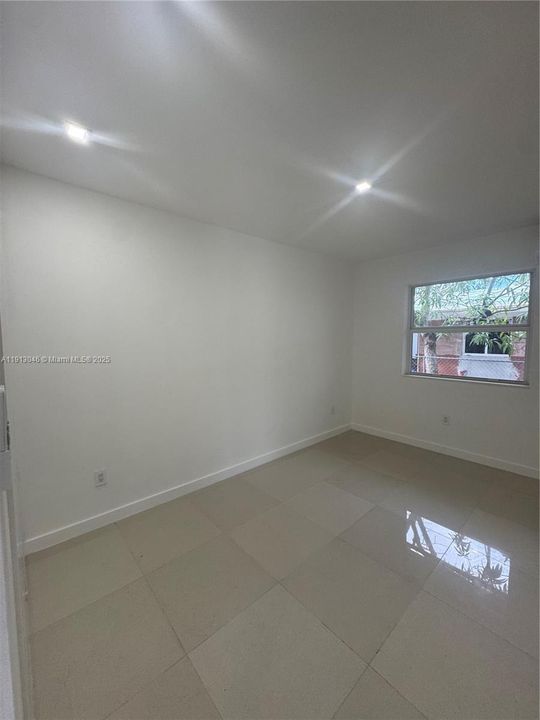 Recently Rented: $1,800 (1 beds, 1 baths, 0 Square Feet)