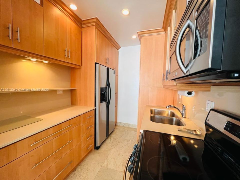 Recently Rented: $2,300 (0 beds, 1 baths, 480 Square Feet)