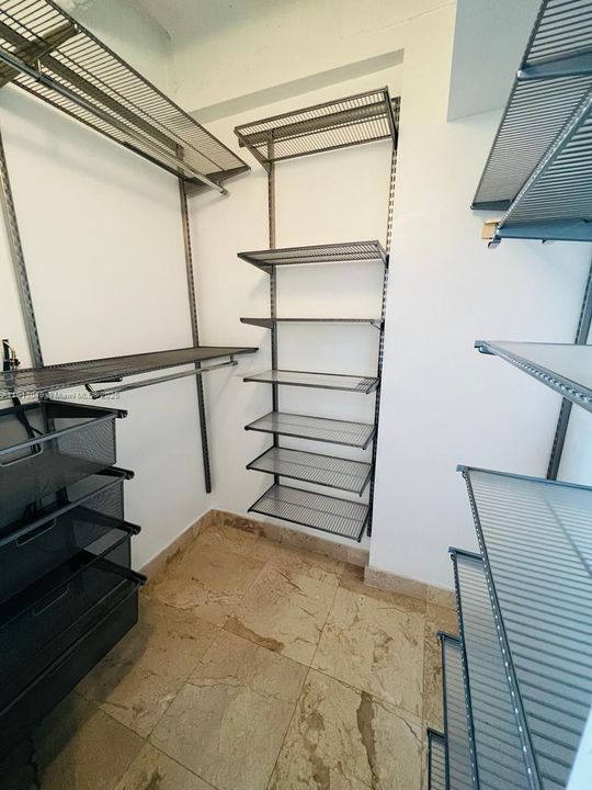 Recently Rented: $2,300 (0 beds, 1 baths, 480 Square Feet)