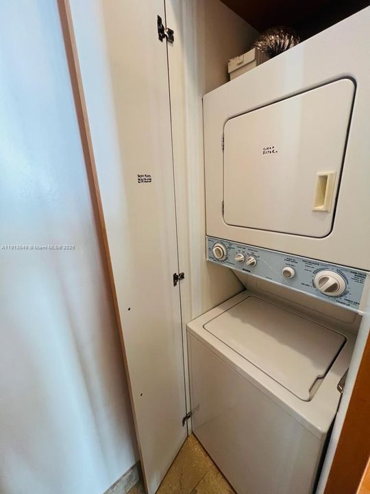 Recently Rented: $2,300 (0 beds, 1 baths, 480 Square Feet)