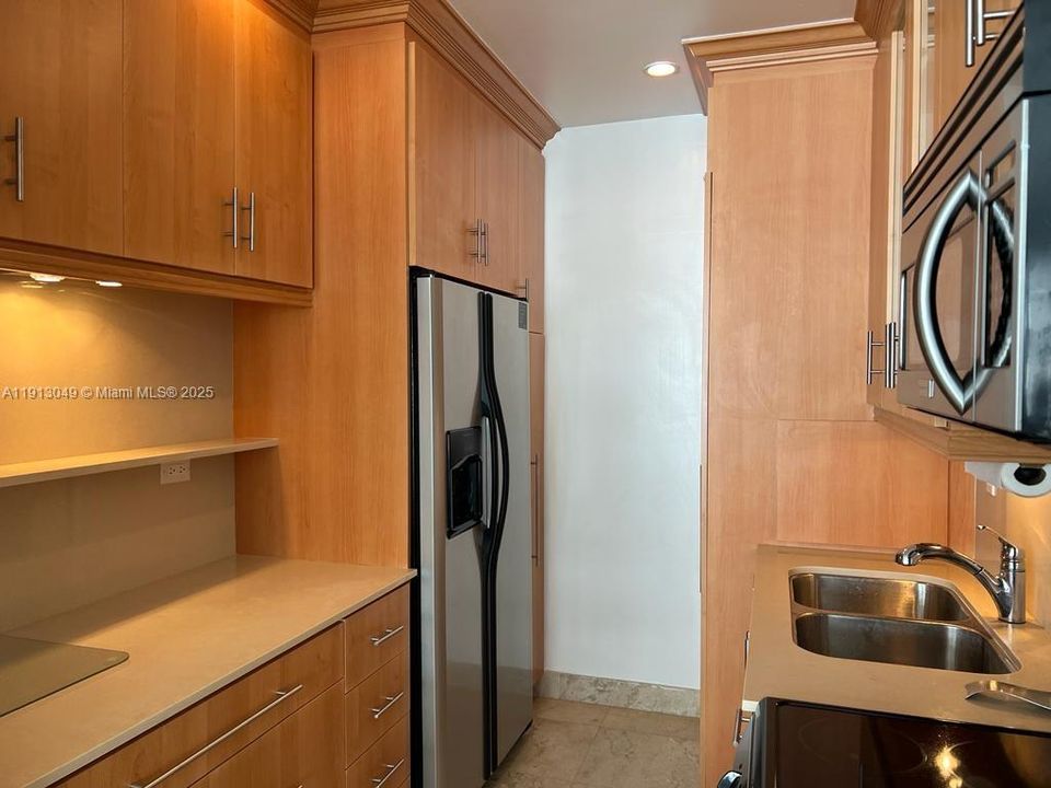 Recently Rented: $2,300 (0 beds, 1 baths, 480 Square Feet)