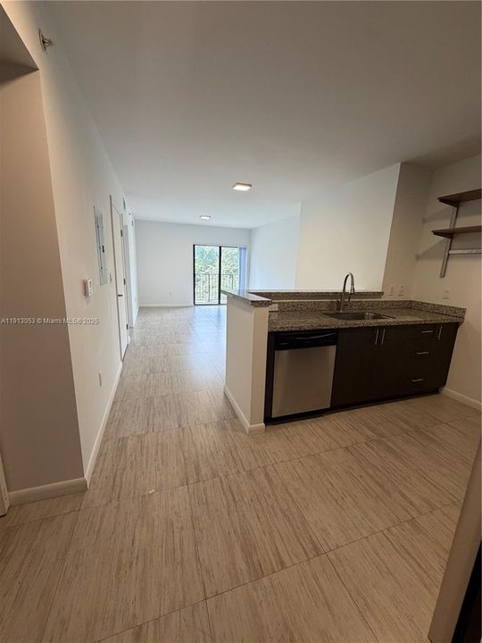 Active With Contract: $2,299 (1 beds, 1 baths, 61655 Square Feet)
