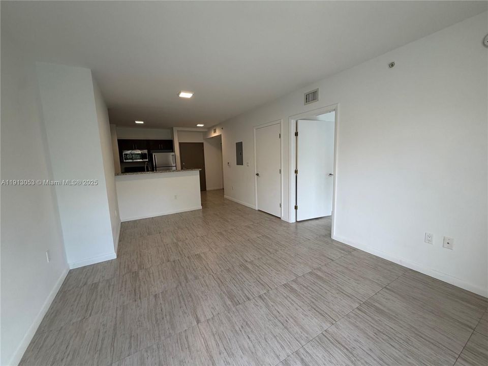 Active With Contract: $2,299 (1 beds, 1 baths, 61655 Square Feet)