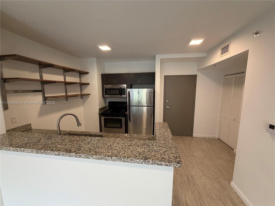 Active With Contract: $2,299 (1 beds, 1 baths, 61655 Square Feet)