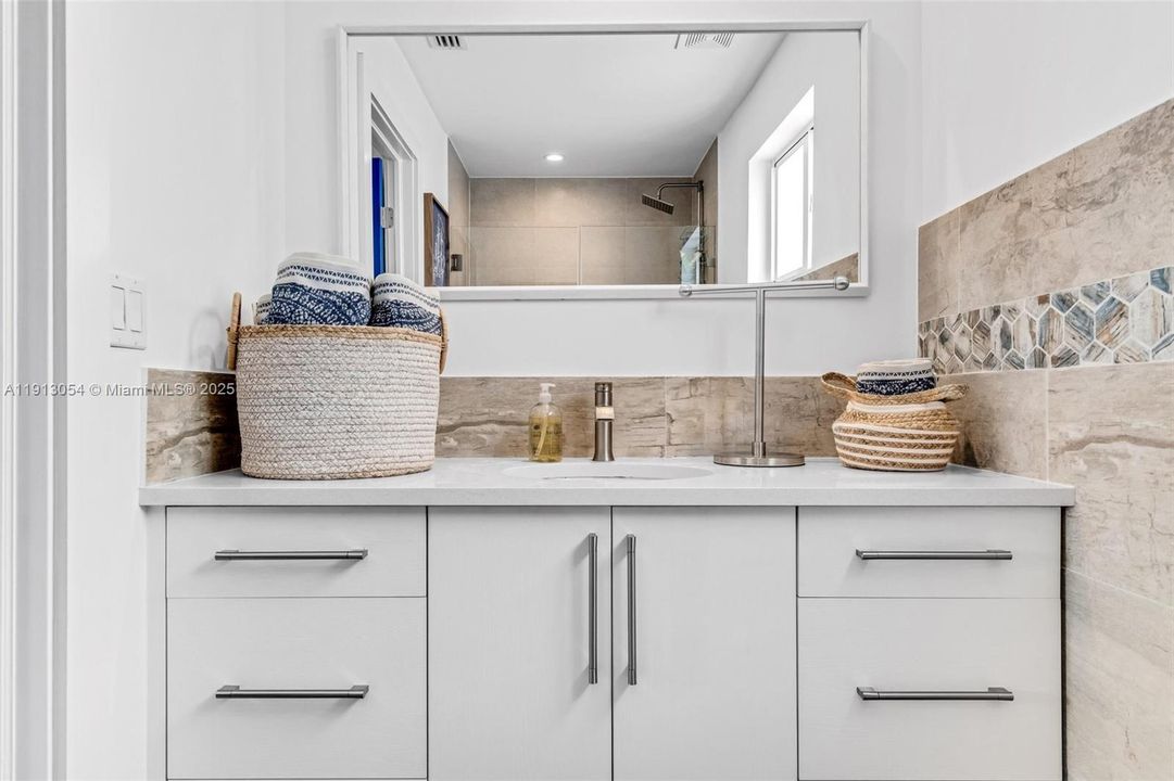 На продажу: $990,000 (3 спален, 2 ванн, 1804 Квадратных фут)