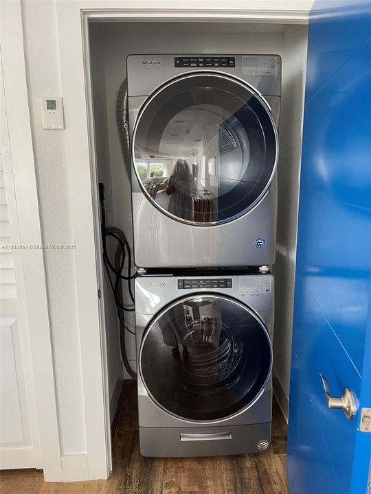 На продажу: $990,000 (3 спален, 2 ванн, 1804 Квадратных фут)