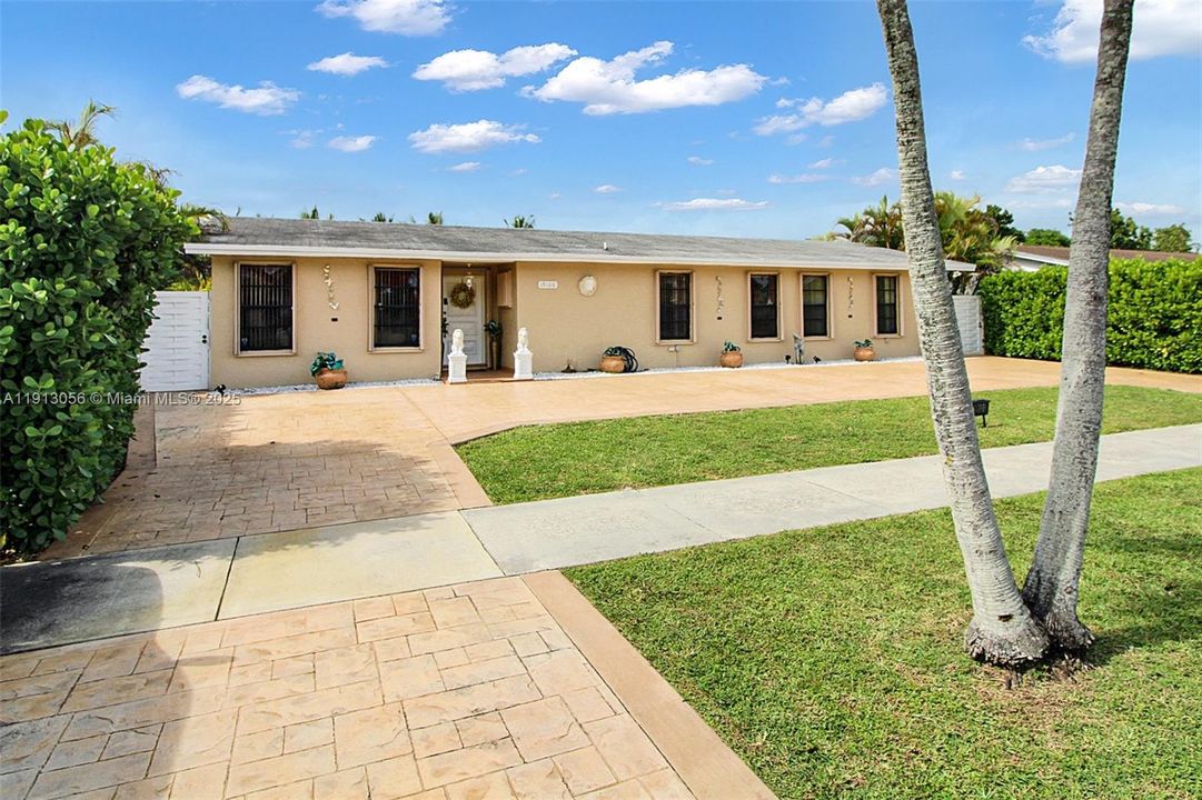 For Sale: $665,000 (4 beds, 3 baths, 2435 Square Feet)