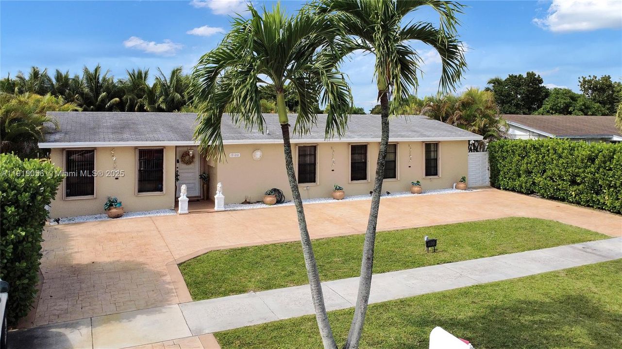 For Sale: $665,000 (4 beds, 3 baths, 2435 Square Feet)