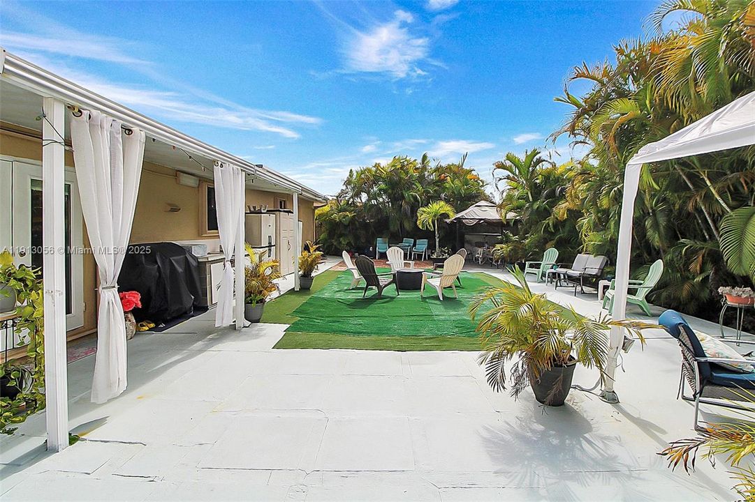 For Sale: $665,000 (4 beds, 3 baths, 2435 Square Feet)