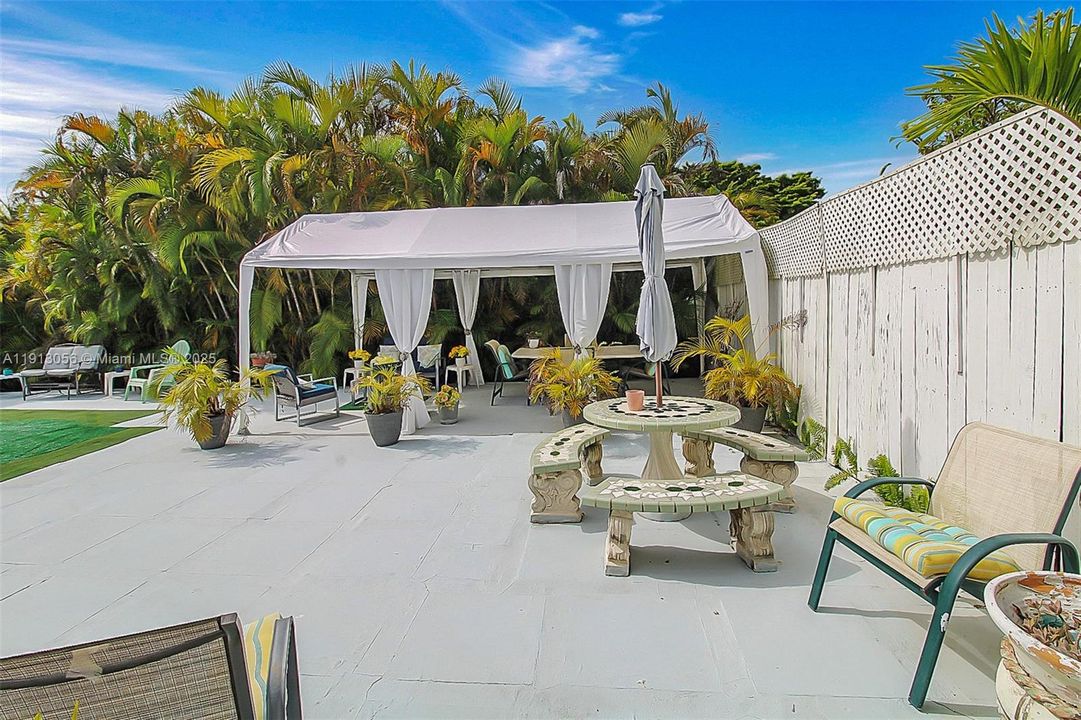 For Sale: $665,000 (4 beds, 3 baths, 2435 Square Feet)