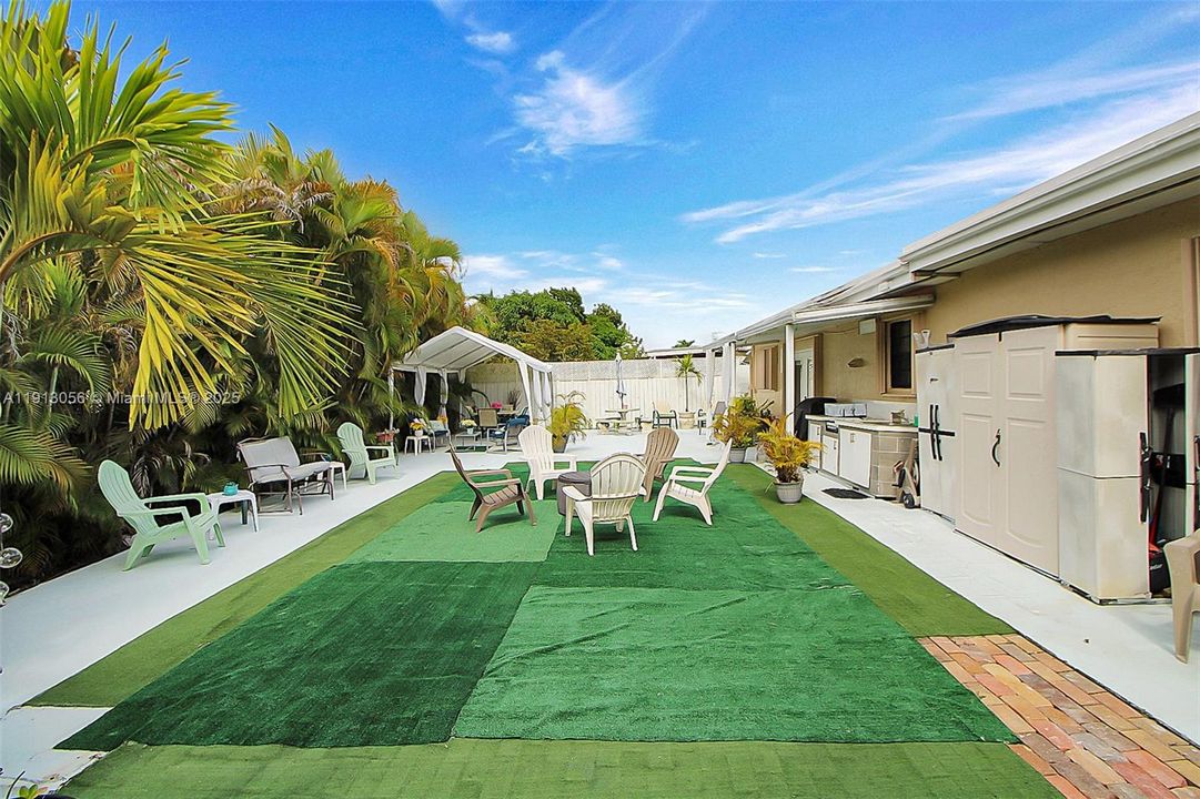 For Sale: $665,000 (4 beds, 3 baths, 2435 Square Feet)