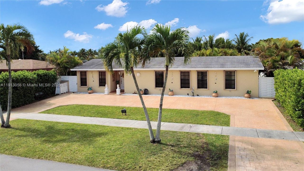 For Sale: $665,000 (4 beds, 3 baths, 2435 Square Feet)