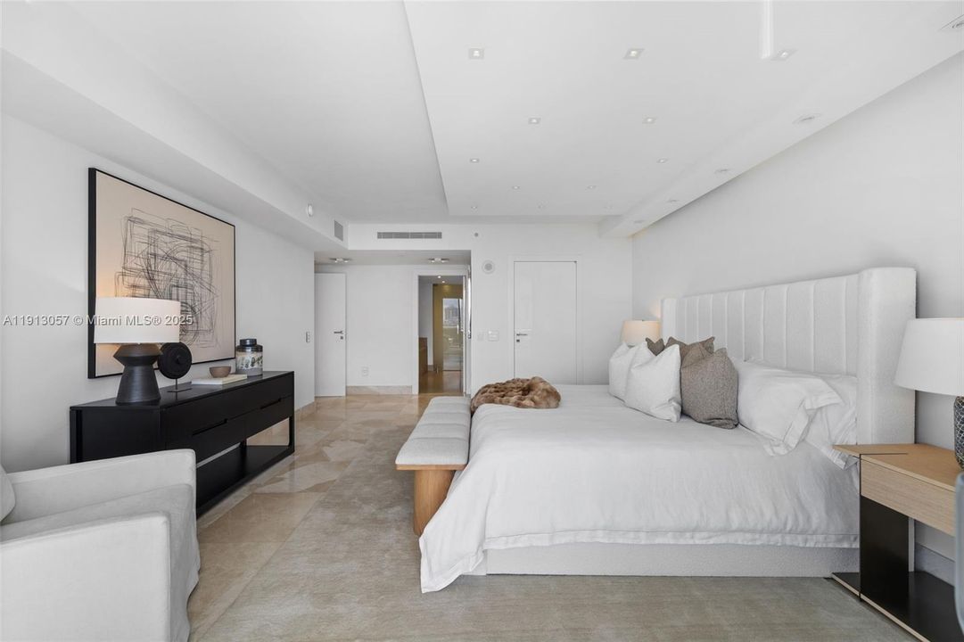 For Sale: $2,499,000 (3 beds, 3 baths, 1742 Square Feet)