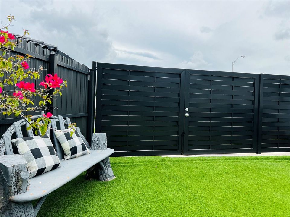 Active With Contract: $965,000 (4 beds, 3 baths, 2314 Square Feet)