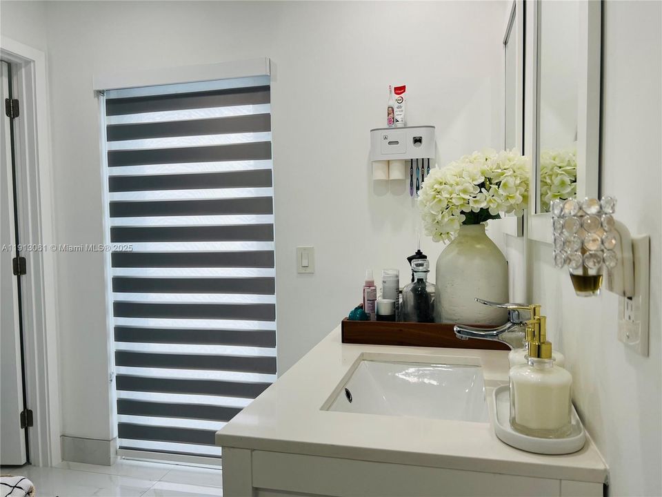 Active With Contract: $965,000 (4 beds, 3 baths, 2314 Square Feet)