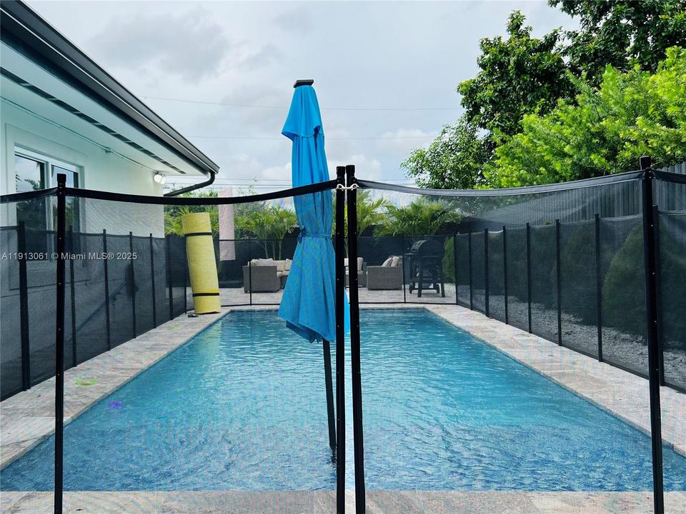 Active With Contract: $965,000 (4 beds, 3 baths, 2314 Square Feet)