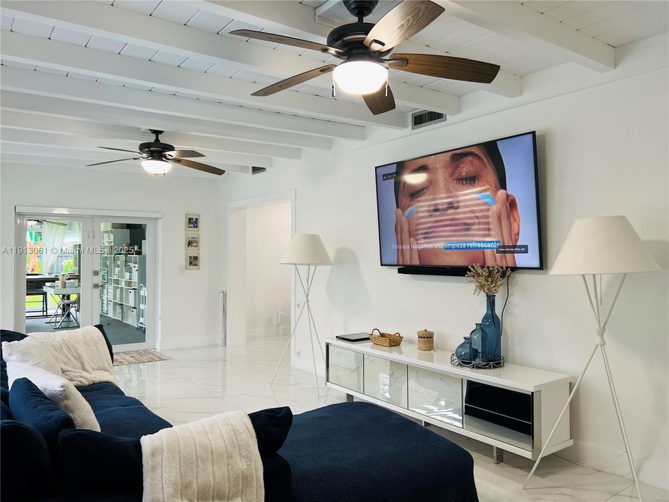 Active With Contract: $965,000 (4 beds, 3 baths, 2314 Square Feet)