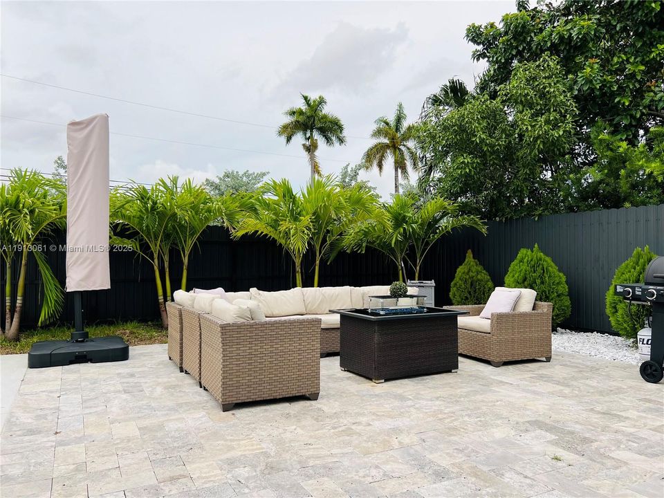 Active With Contract: $965,000 (4 beds, 3 baths, 2314 Square Feet)