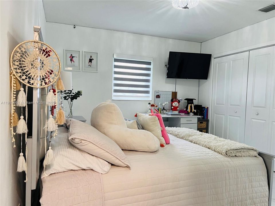 Active With Contract: $965,000 (4 beds, 3 baths, 2314 Square Feet)