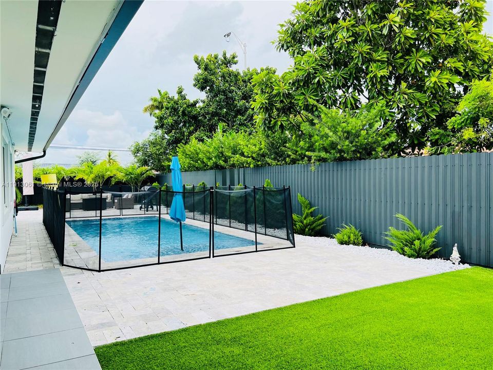 Active With Contract: $965,000 (4 beds, 3 baths, 2314 Square Feet)