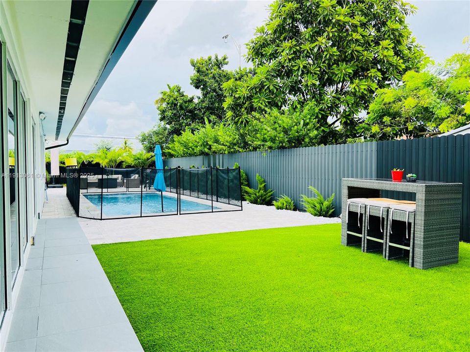 Active With Contract: $965,000 (4 beds, 3 baths, 2314 Square Feet)