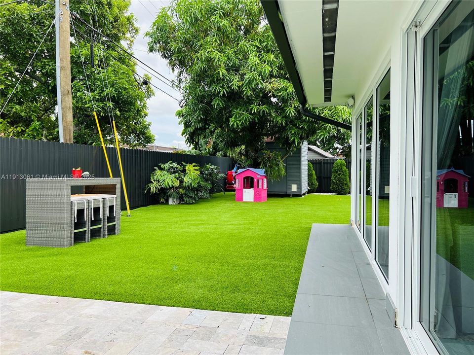 Active With Contract: $965,000 (4 beds, 3 baths, 2314 Square Feet)