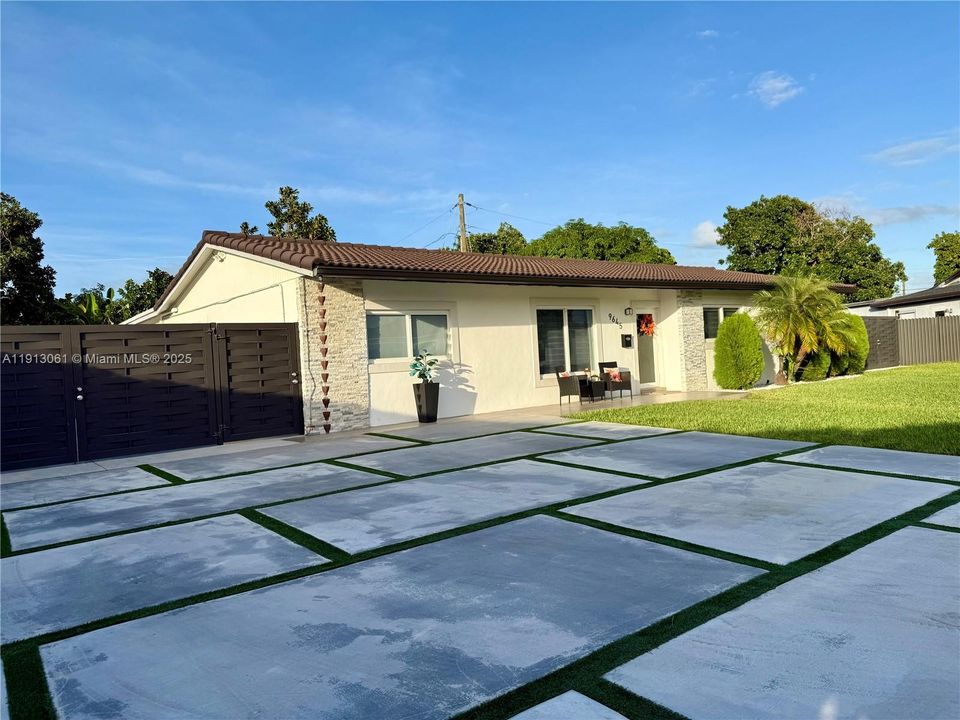 Active With Contract: $965,000 (4 beds, 3 baths, 2314 Square Feet)