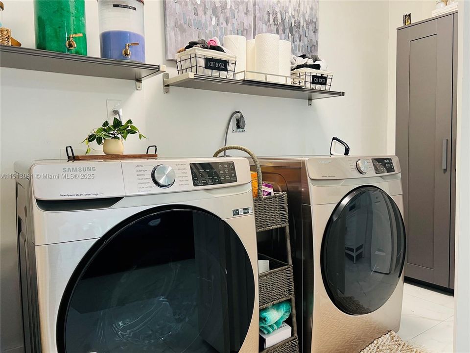 Active With Contract: $965,000 (4 beds, 3 baths, 2314 Square Feet)