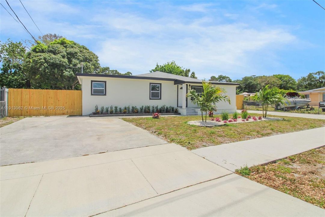 待售: $654,999 (5 贝兹, 3 浴室, 1963 平方英尺)