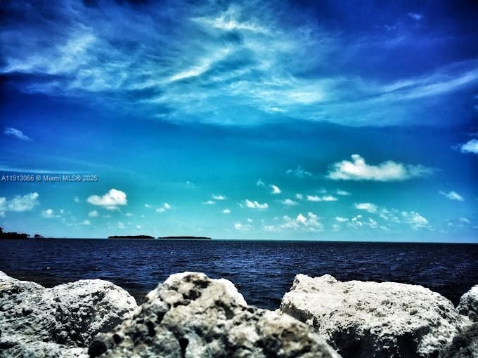 For Rent: $4,900 (3 beds, 2 baths, 1804 Square Feet)