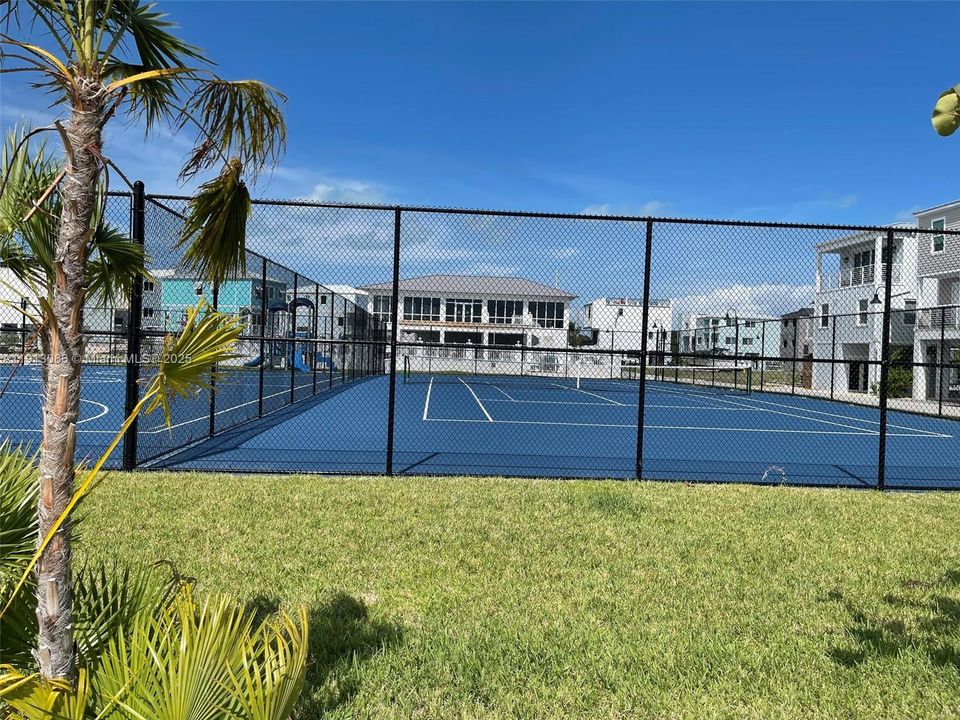 For Rent: $4,900 (3 beds, 2 baths, 1804 Square Feet)