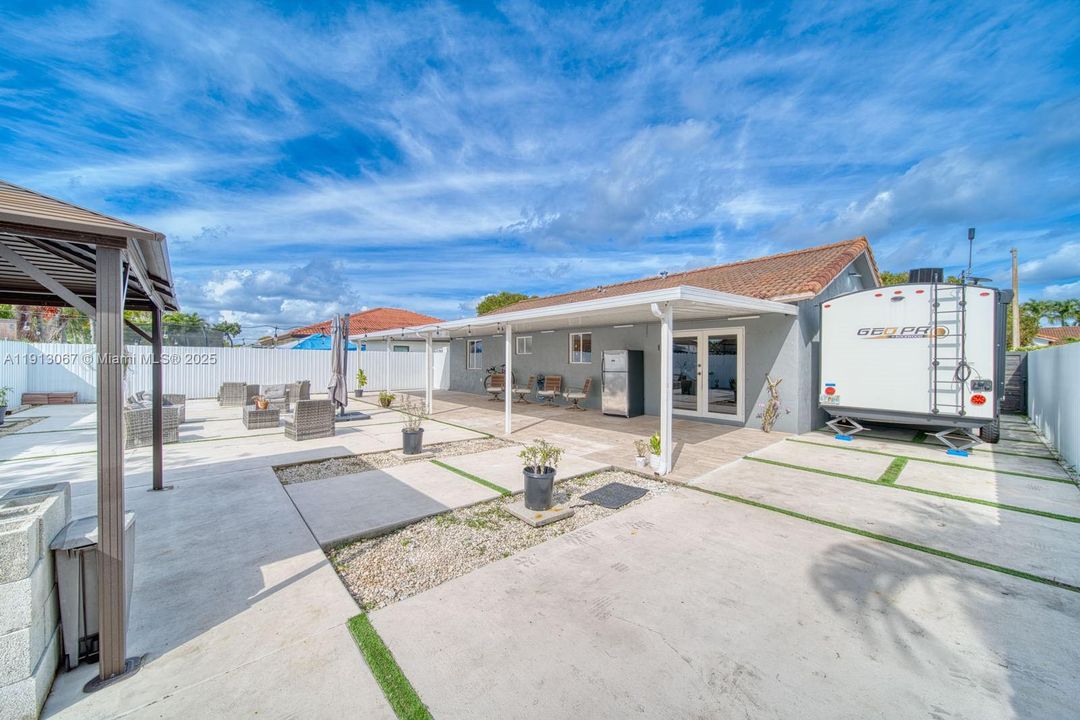 Под контрактом: $539,000 (3 спален, 2 ванн, 1260 Квадратных фут)