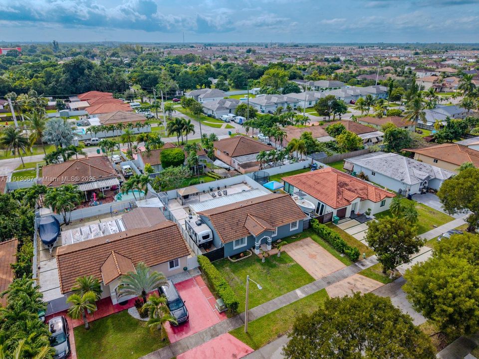 Под контрактом: $539,000 (3 спален, 2 ванн, 1260 Квадратных фут)