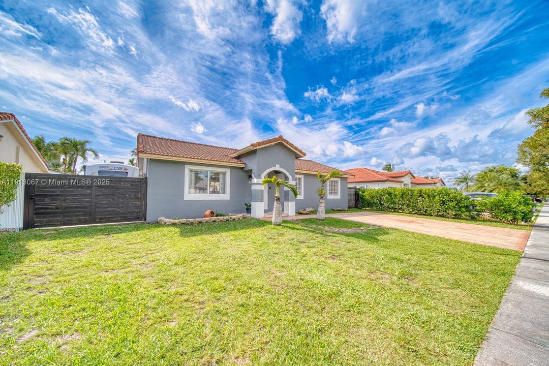 Под контрактом: $539,000 (3 спален, 2 ванн, 1260 Квадратных фут)