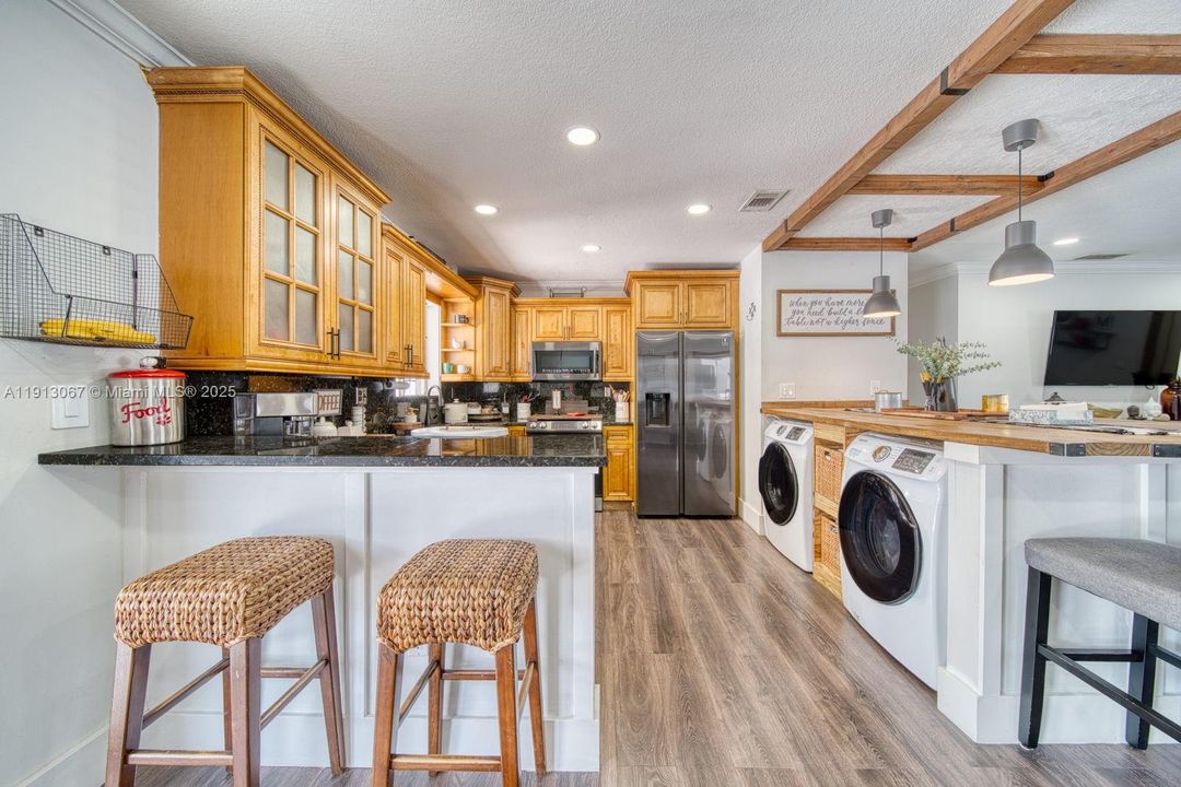 Под контрактом: $539,000 (3 спален, 2 ванн, 1260 Квадратных фут)