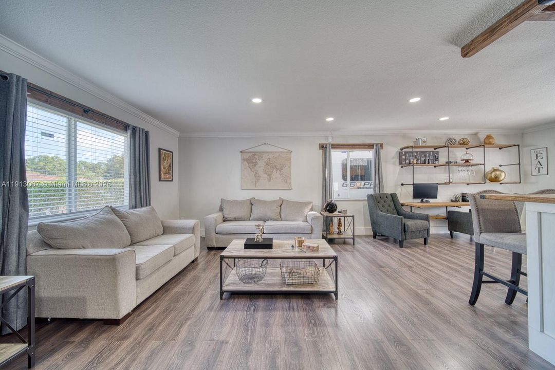 Под контрактом: $539,000 (3 спален, 2 ванн, 1260 Квадратных фут)