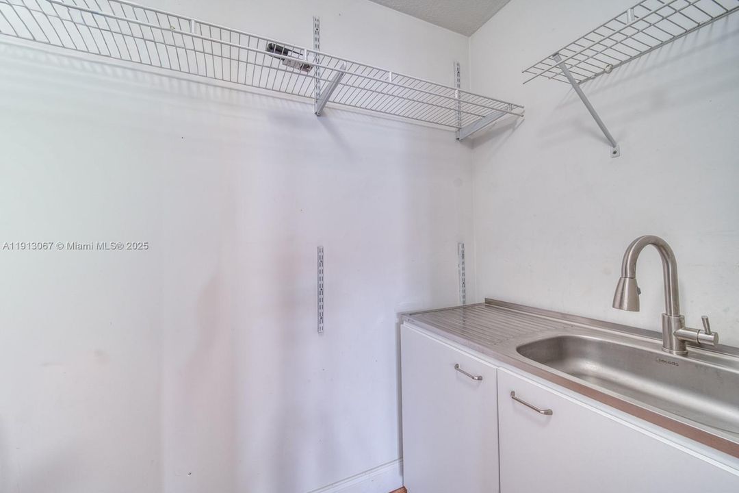 Под контрактом: $539,000 (3 спален, 2 ванн, 1260 Квадратных фут)