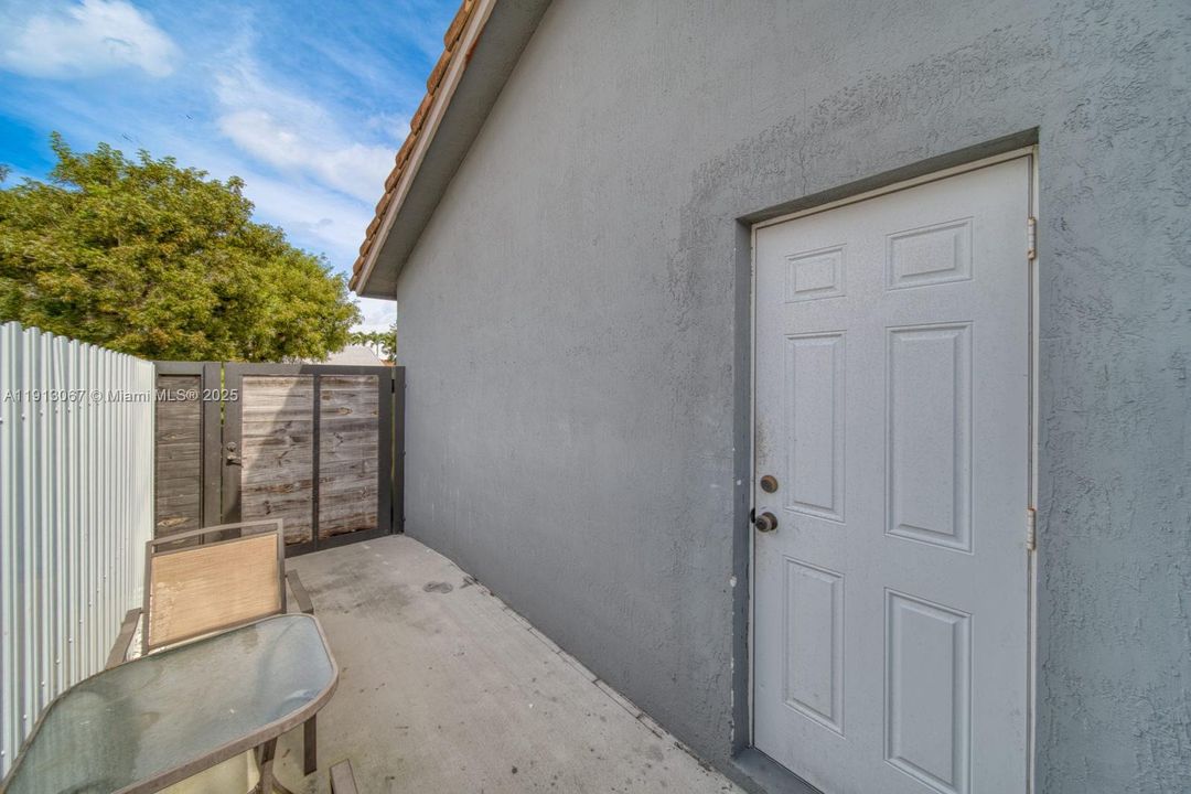 Под контрактом: $539,000 (3 спален, 2 ванн, 1260 Квадратных фут)