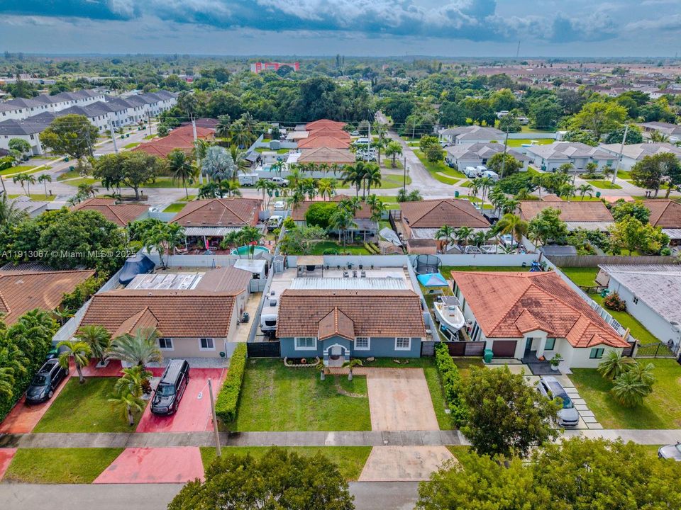 Под контрактом: $539,000 (3 спален, 2 ванн, 1260 Квадратных фут)