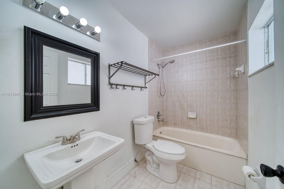 Под контрактом: $539,000 (3 спален, 2 ванн, 1260 Квадратных фут)