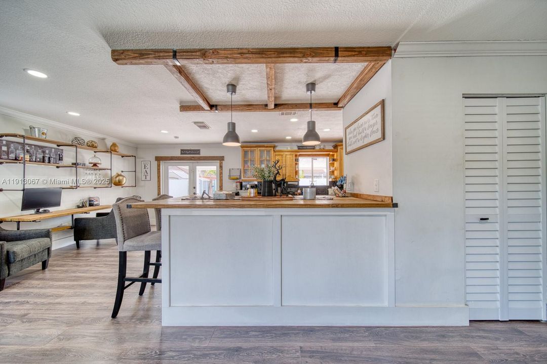 Под контрактом: $539,000 (3 спален, 2 ванн, 1260 Квадратных фут)