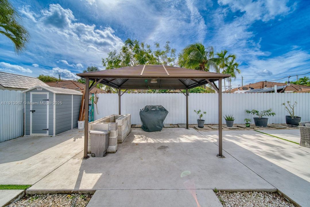 Под контрактом: $539,000 (3 спален, 2 ванн, 1260 Квадратных фут)