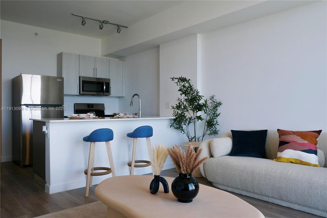 Recently Rented: $2,480 (1 beds, 1 baths, 702 Square Feet)