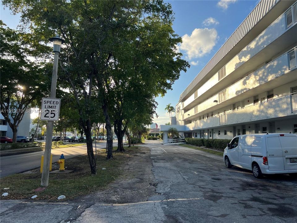 For Sale: $210,000 (2 beds, 2 baths, 1110 Square Feet)