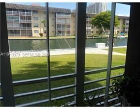 For Sale: $210,000 (2 beds, 2 baths, 1110 Square Feet)