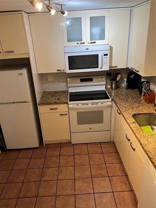 For Sale: $210,000 (2 beds, 2 baths, 1110 Square Feet)