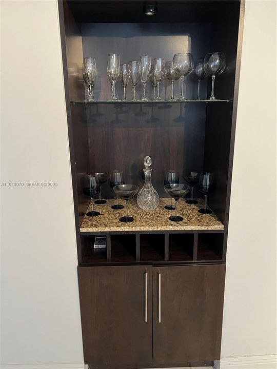 For Sale: $210,000 (2 beds, 2 baths, 1110 Square Feet)